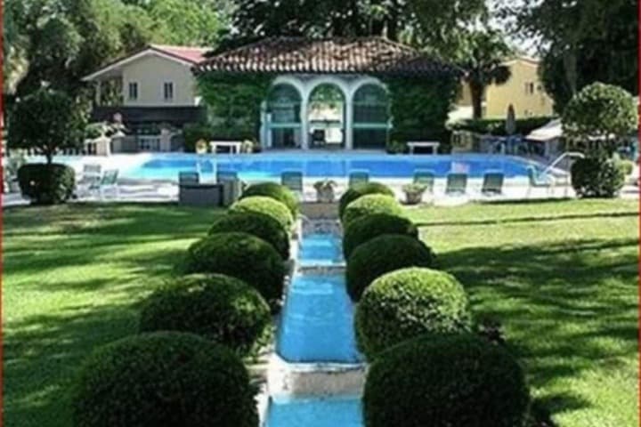 Club Continental photo 3