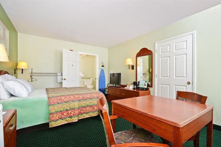Pine Point Inn & Suites photo 3