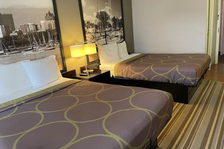 Delavan Inn and Suites photo 4