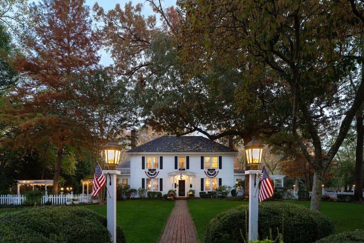 A Williamsburg White House photo 5