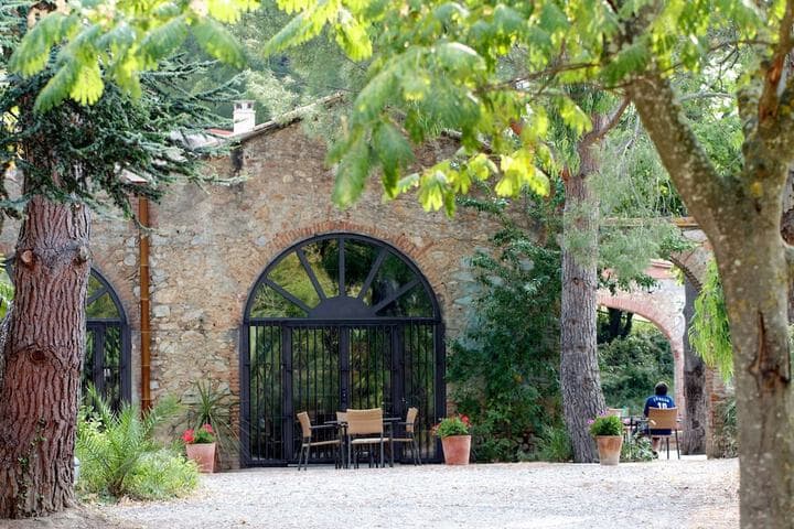 Sainte-Colombe-de-la-Commanderie destination view