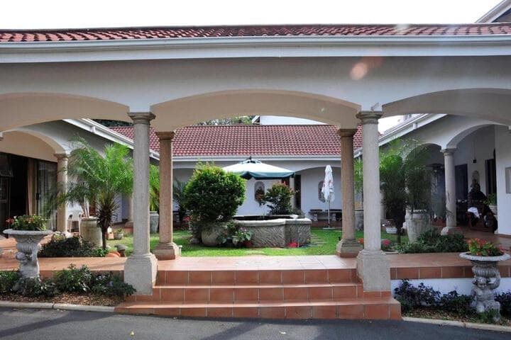 Centre Court B & B photo 2