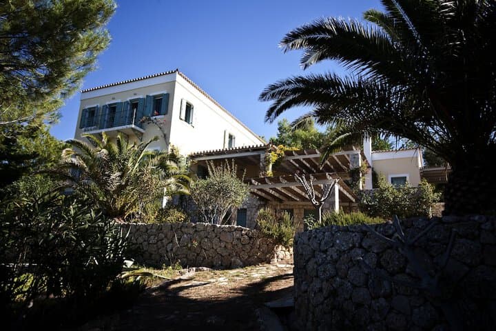 Electra Beachfront Villa photo 5