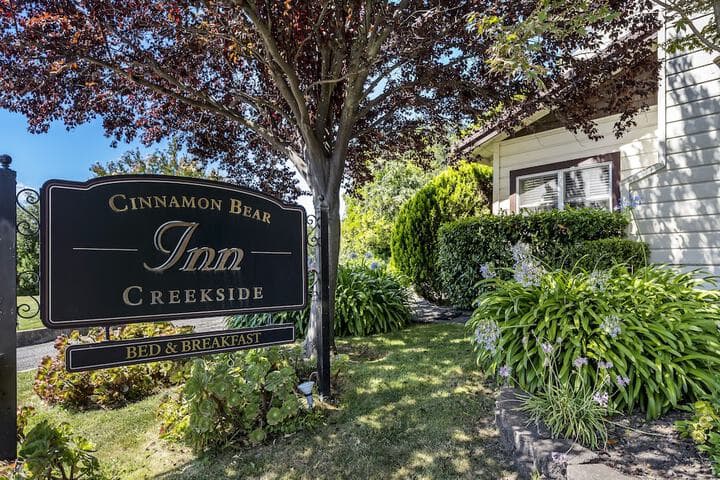 Cinnamon Bear Creekside Inn photo 3