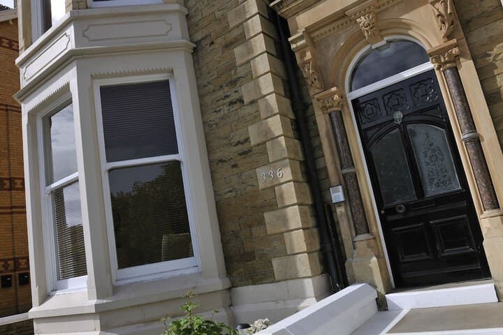 Howarth House Apartments photo 2