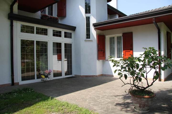 Vanessa House photo 2