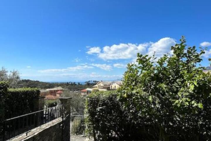 La Riva photo 1