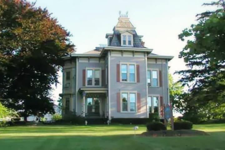 Sutherland House Victorian Bed & Breakfast photo 4