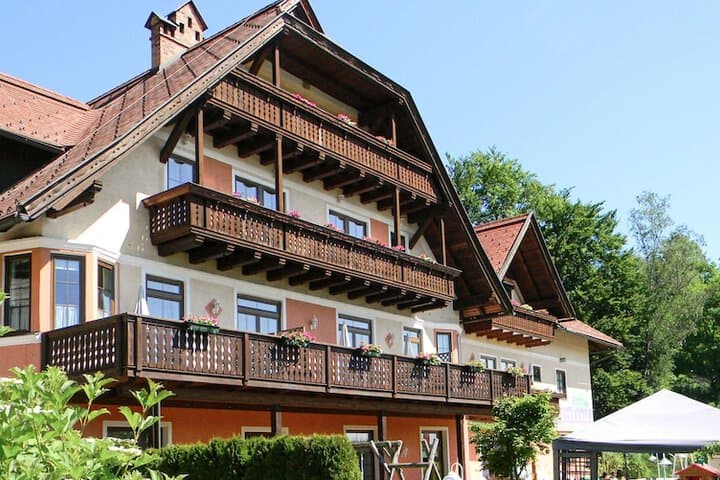 Hotel Kärntnerhof Velden by S4Y photo 1