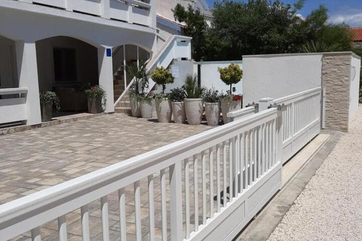 Bella Apartments photo 3
