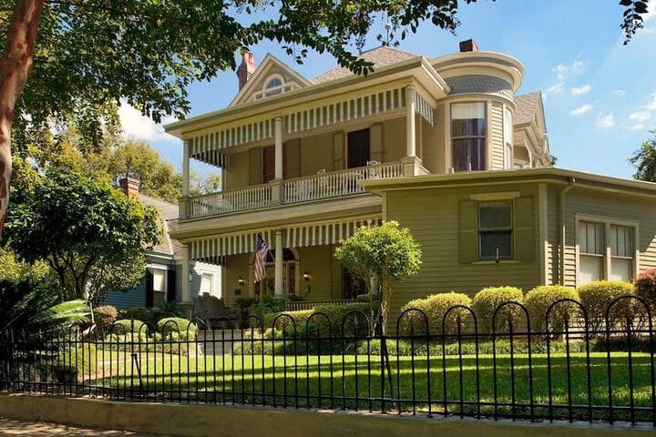 Devereaux Shields House photo 5