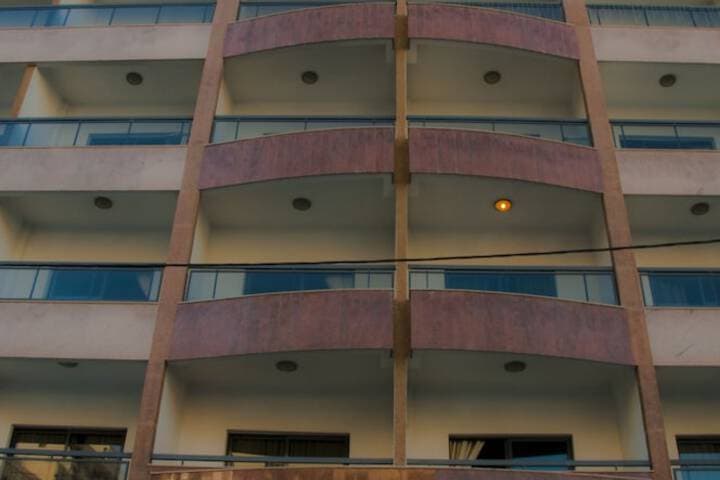 White House Apartments photo 2