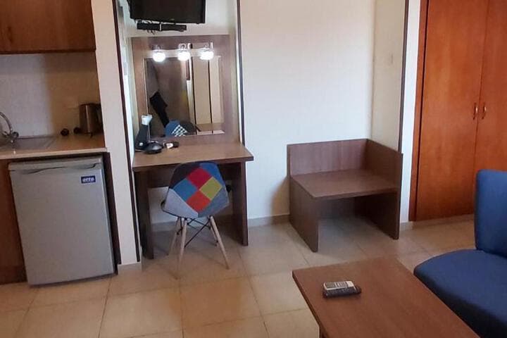 Lakis Court photo 5