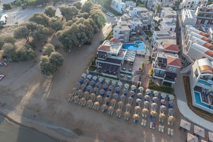 Golden Bay Suites photo 2