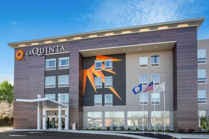 La Quinta Inn & Suites by Wyndham Manassas VA Dulles Airport photo 1