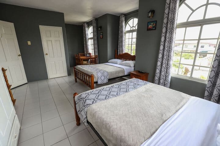 Airport Inn photo 5