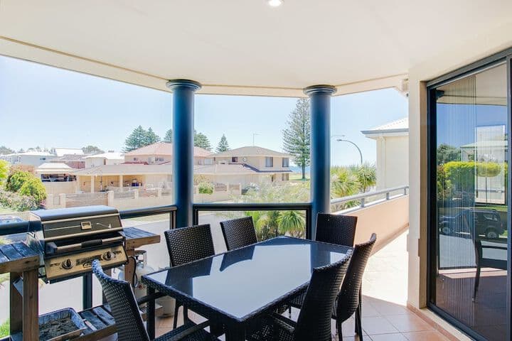 Seahaven Villas by Rockingham Apartments photo 5