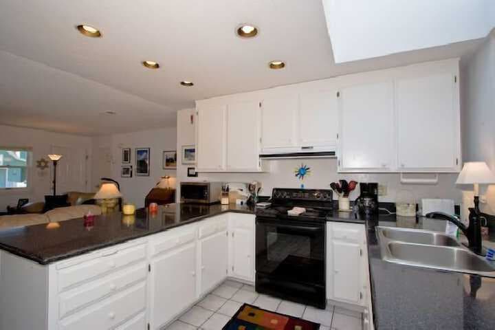 2136 Venice Dr. photo 2