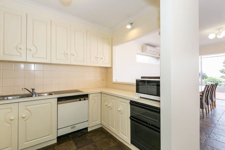Two Bays Apartments photo 5
