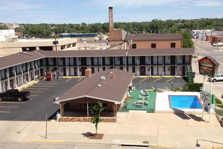 Town House Motel & Pool near Mt. Rushmore photo 3