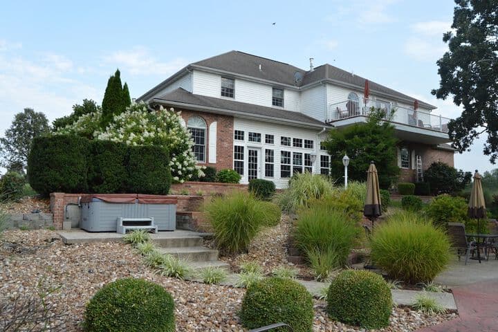 Lafayette Grand Manor photo 3
