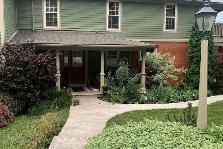 Queenston destination view