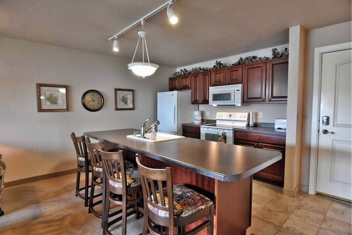 Unit 312 1 BD / 1 BA Condo photo 2