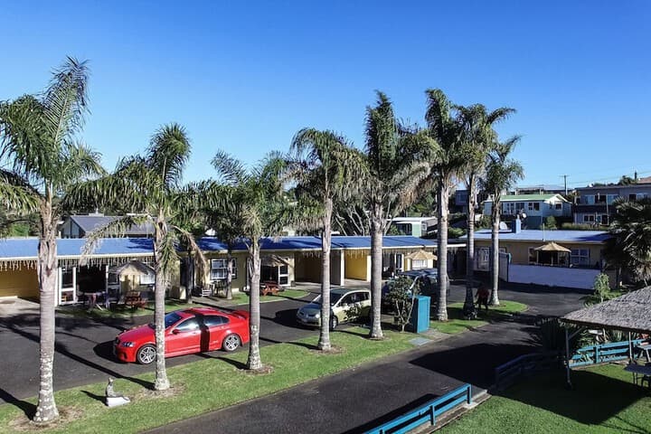 Raglan Palm Beach Motel photo 2