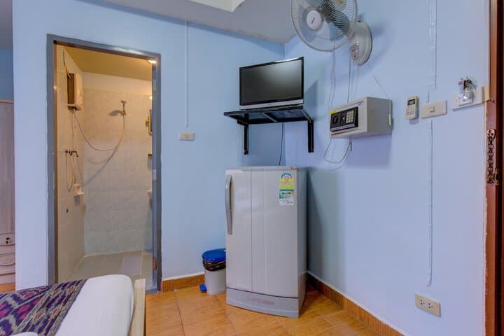 I-Rovers Sports Bar & Guesthouse photo 4
