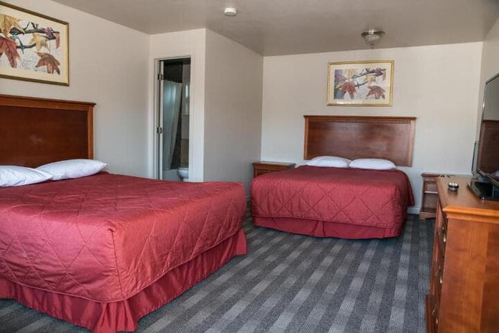 Regency Inn photo 2