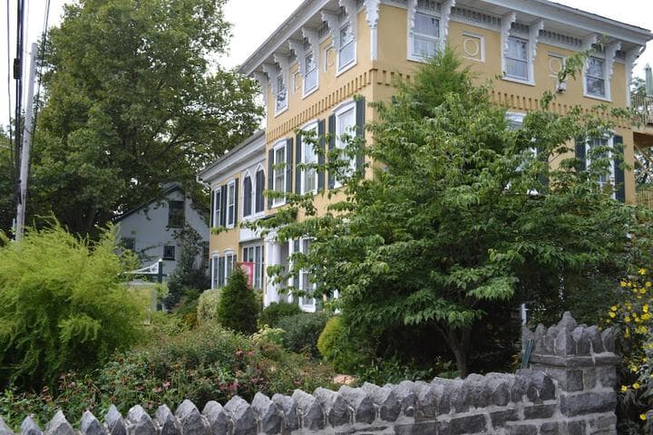 E J Bowman House Bed & Breakfast photo 4
