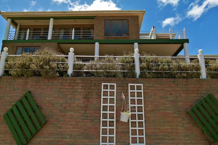 Amzee Bokmakierie Guest House photo 2