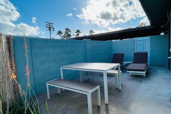 Walkable OTS Mid Century Condo Pool photo 3