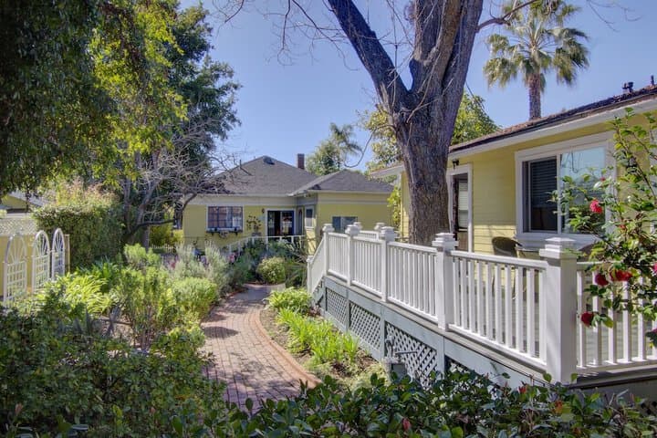 Secret Garden Inn&Cottages photo 4