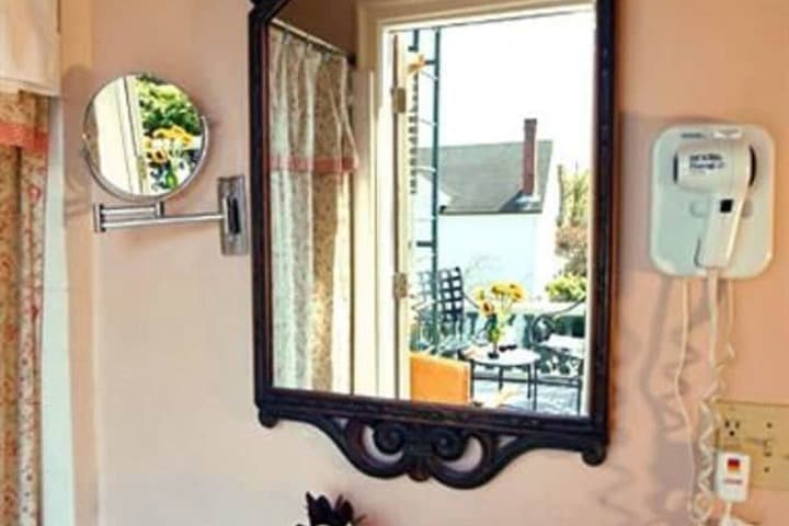 Sarah Kendall House photo 5