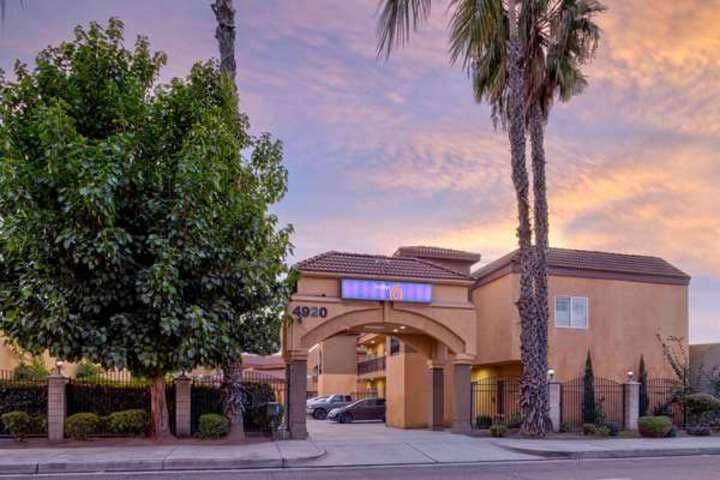 MOTEL 6 SOUTH GATE CA photo 3