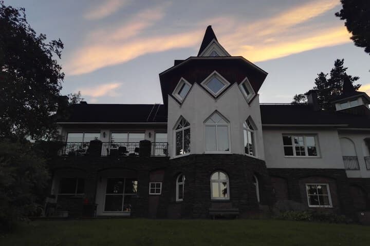 Alberts Manor photo 2