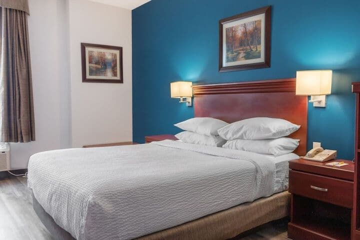 Signature Inn & Suites Hamilton photo 2