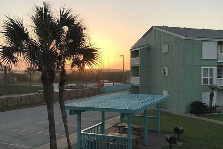 Executive Keys Condominiums on the Beach photo 2