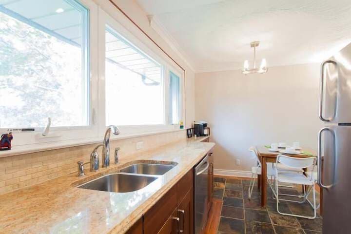 Beautiful Detached 6 Bedroom House photo 3