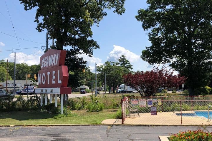 Norton Shores Inn photo 3