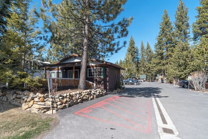 Red Wolf Lakeside Lodge photo 2