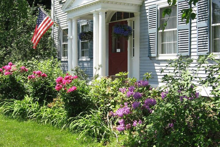Centennial House photo 4