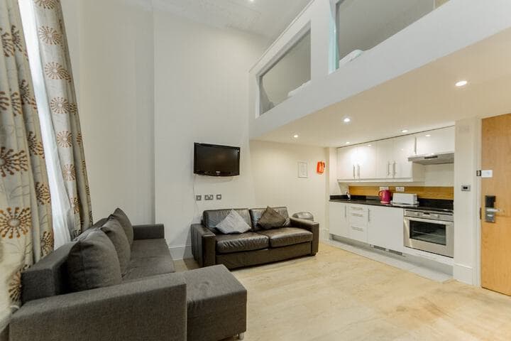 Hyde Park Superior Apartments photo 3