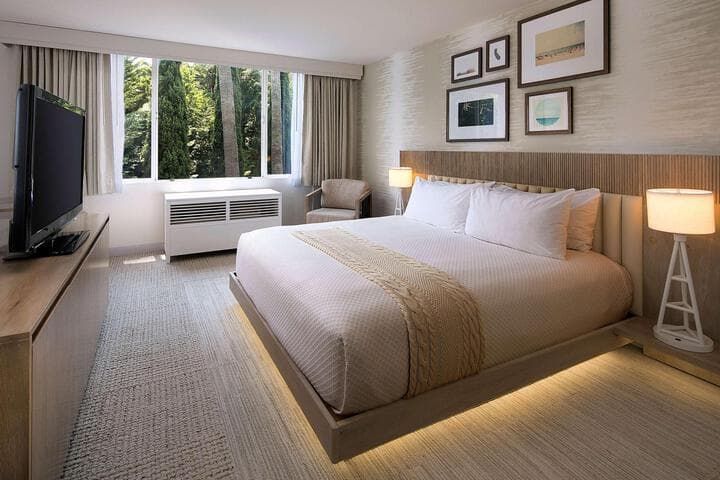 The Belamar Tapestry by Hilton photo 4