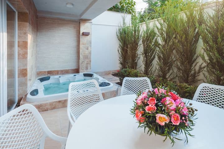Sun City Arcadia Apartments photo 4