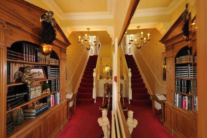 Howarth House photo 5