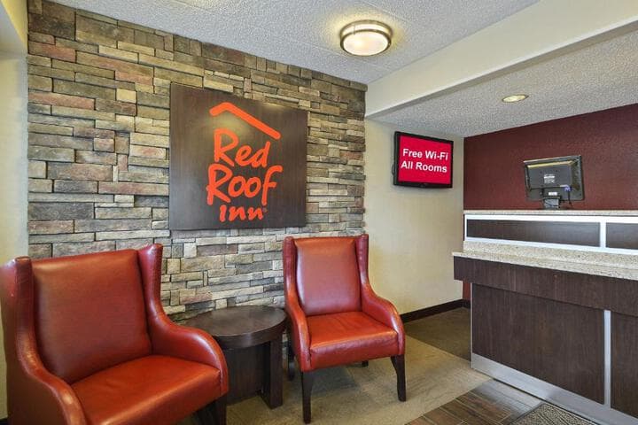 Red Roof Inn Charleston West Hurricane WV photo 3