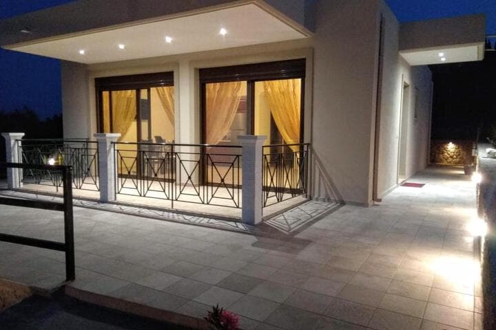 Thomas Apartments photo 3