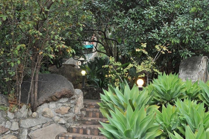 Sunset Manor photo 3